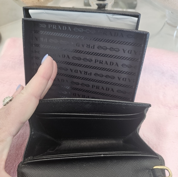 Prada | Saffiano Metal Leather Logo Compact Wallet - Picture 4 of 10